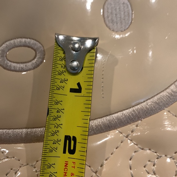 Hello Kitty Quilted Shoulder Bag - Picture 4 of 12